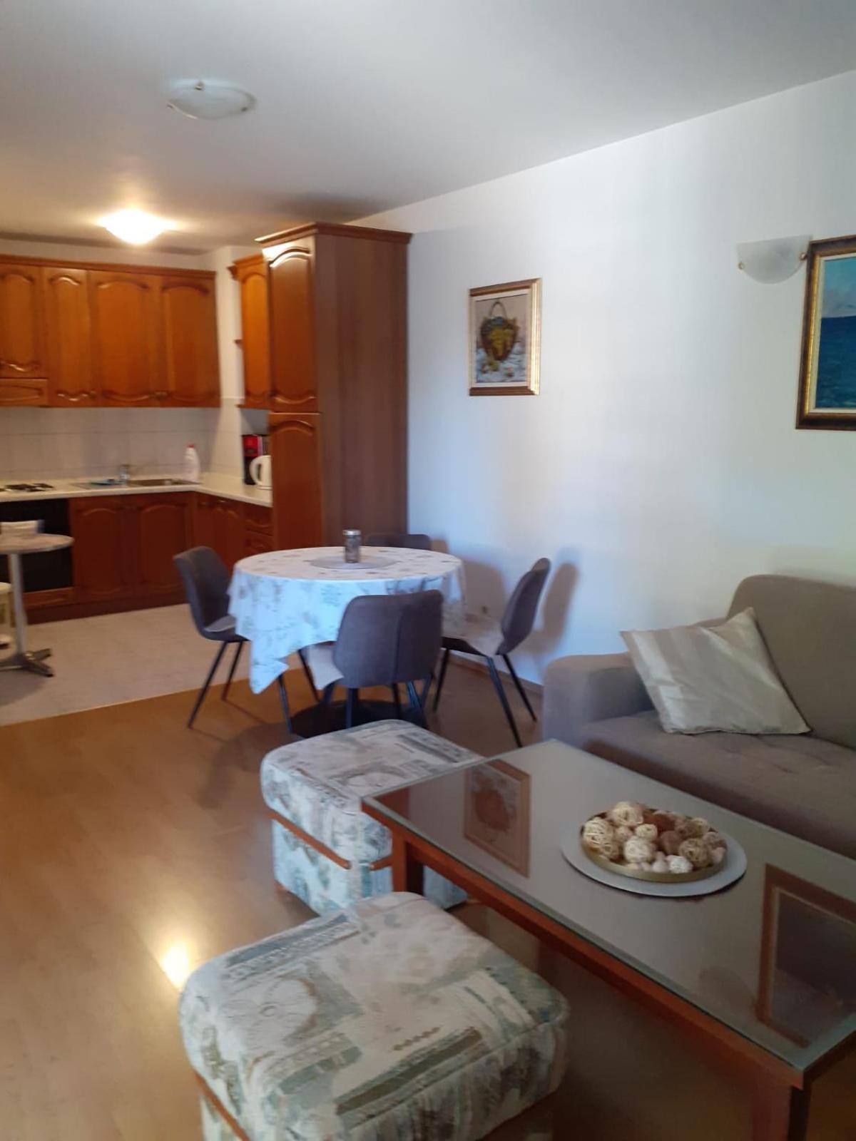 Apartman Mira Makarska Buitenkant foto